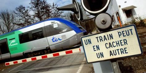 Au passage à niveau, prudence!